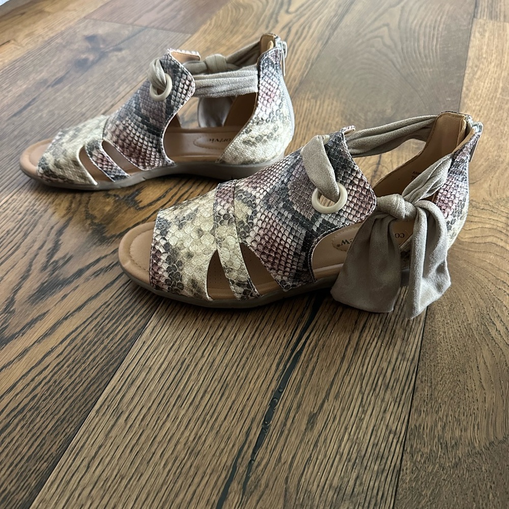 NWOT Comfortview Snake Skin Sandals size 7W